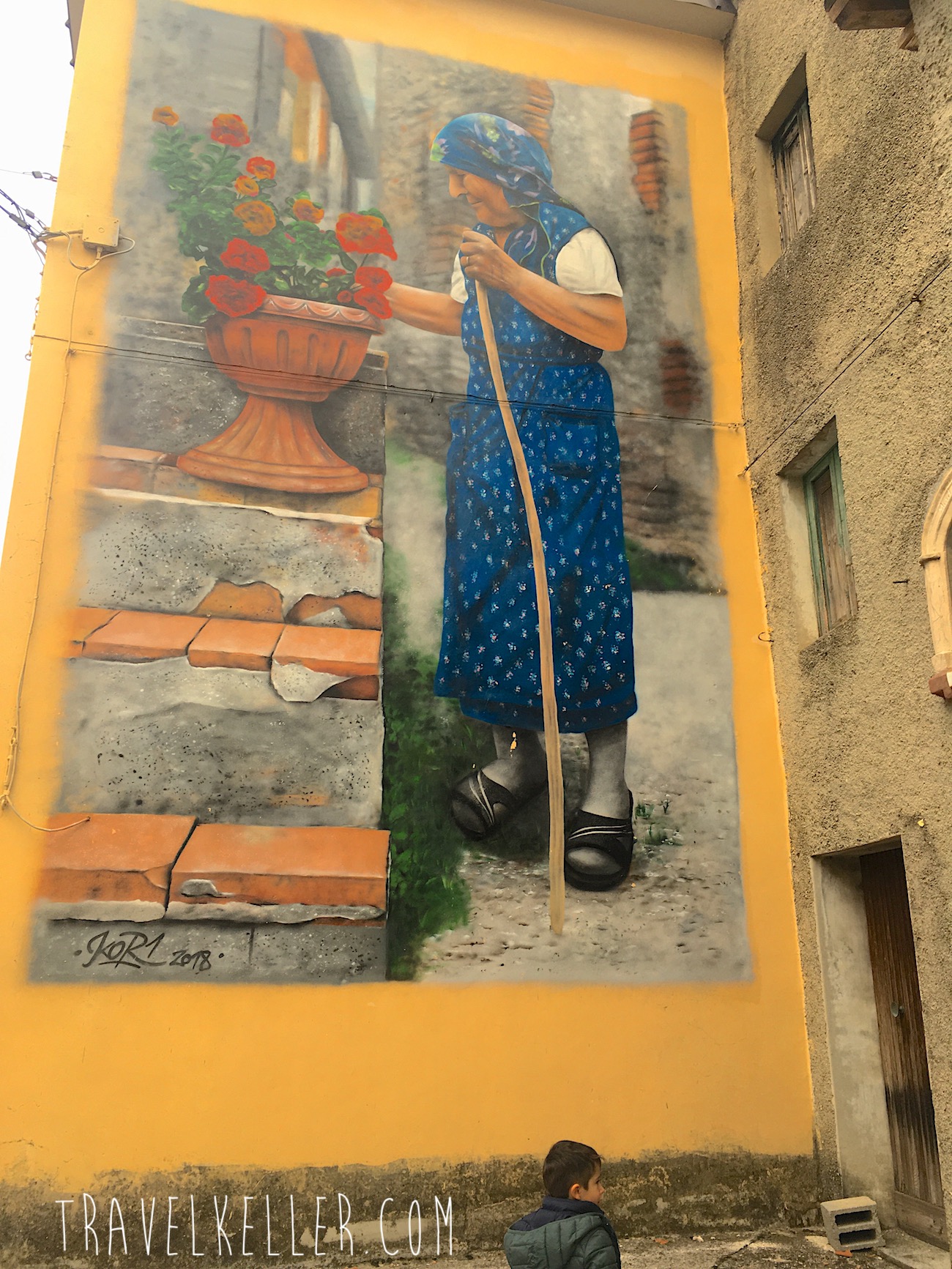 La signora Italia dipinta a Cacciano (AN)