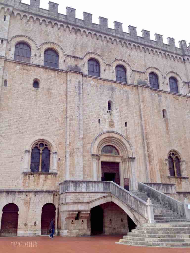 la facciata di Palazzo dei Consoli